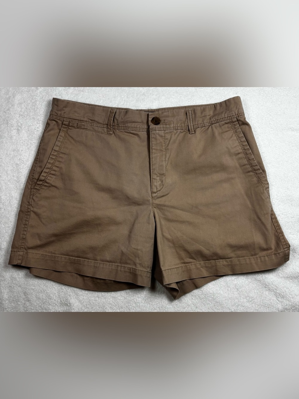 Banana Republic khaki shorts, size 6, classic fit with front pockets.